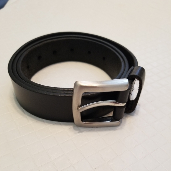 Men's 38 inch black belt with silver buckle 1   and 1/2 inch wide - Picture 1 of 5